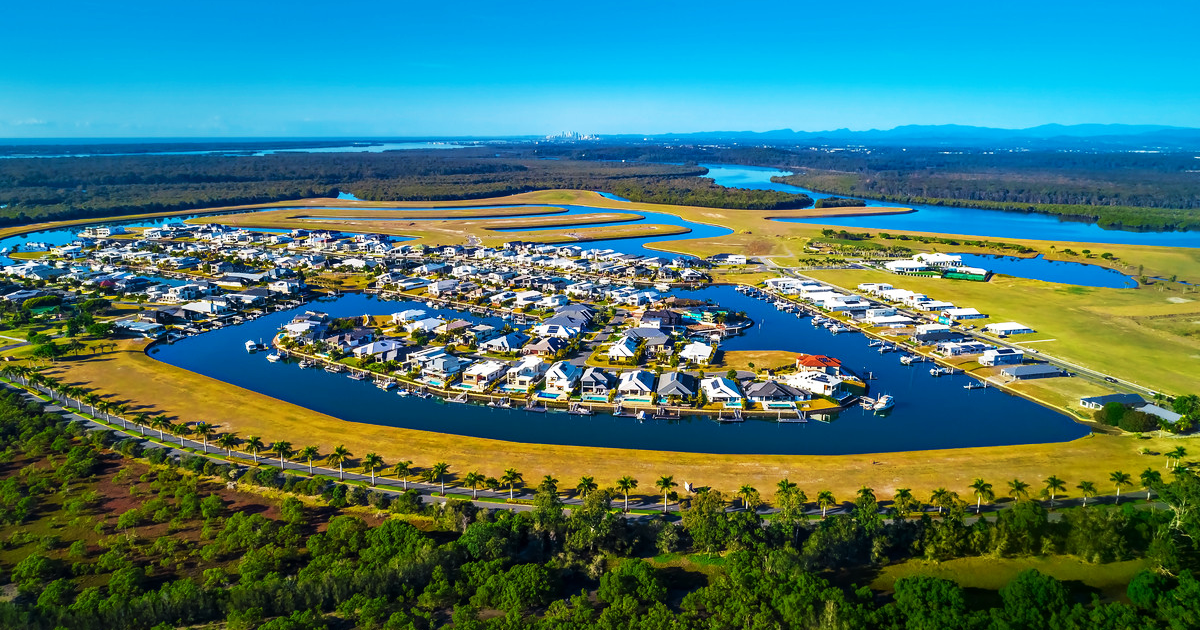 2,700 Residential canal development